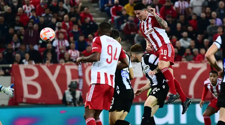 James Rodríguez, primer gol con el Olympiacos