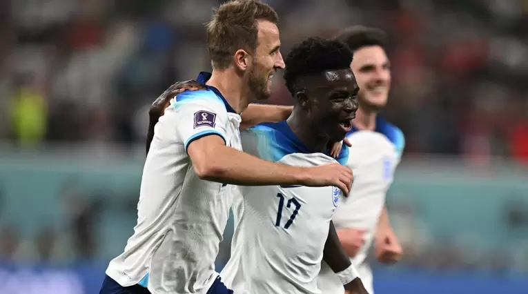 Bukayo Saka celebrando gol con la Selección de Inglaterra