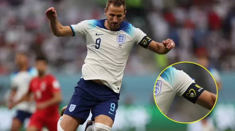 Harry Kane y brazalete de capitán utilizado para el Mundial de Qatar