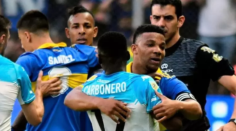 Pelea entre Carbonero y Villa en partido de Argentina