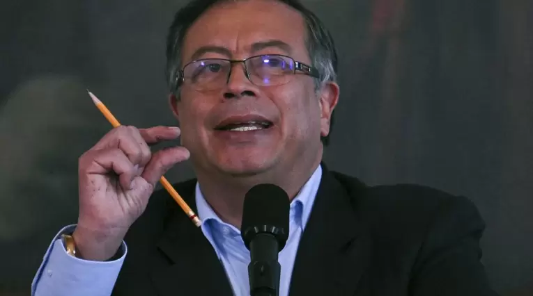 Gustavo Petro habló sobre salida de Pedro Castillo en Perú