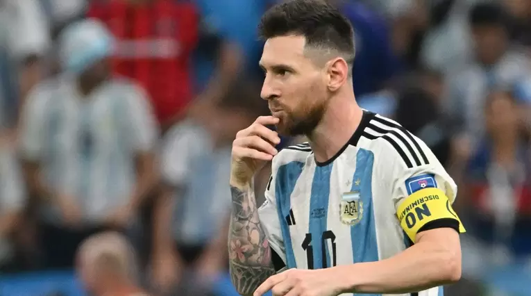 Lionel Messi en un momento del partido Argentina vs Países Bajos