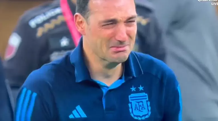 Lionel Scaloni llorando tras el título de Argentina en el Mundial de Qatar 2022