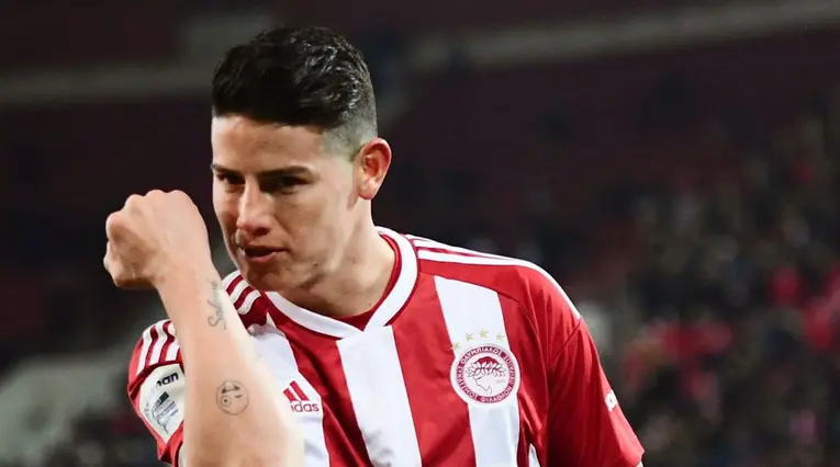 James con Olympiacos