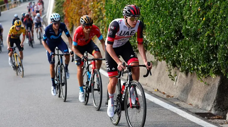 Tadej Pogacar, Santiago Buitrago y Enric Mas en la Vuelta a Andalucía 2023