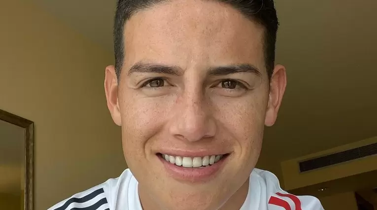James Rodríguez sin equipo, pero pendiente de las redes sociales