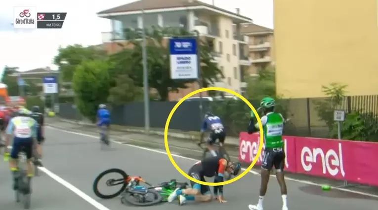 Accidente de Fernando Gaviria, etapa 11 Giro de Italia