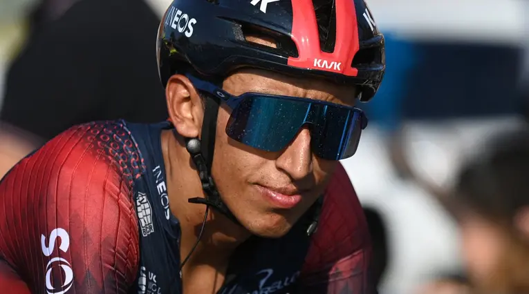 Egan Bernal en una carrera con el Ineos