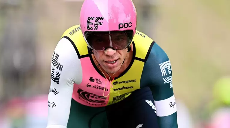 Rigoberto Urán en una etapa del Giro de Italia 2023