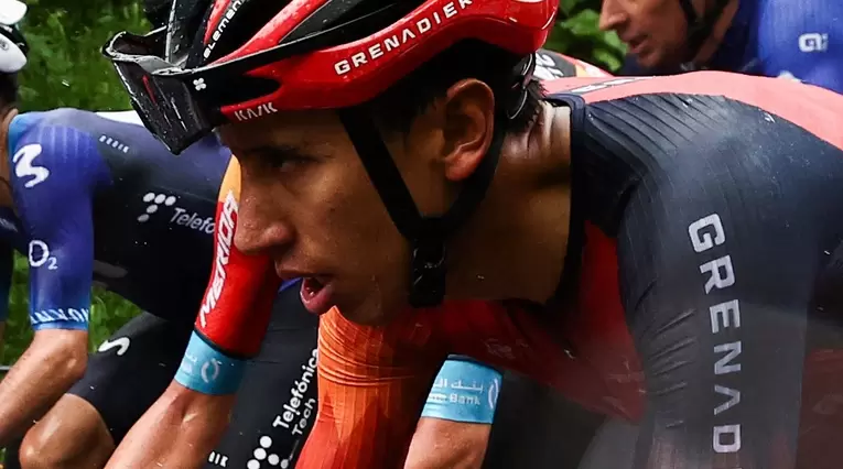 Egan Bernal, de Ineos, sufriendo en el Tour de Francia 2023
