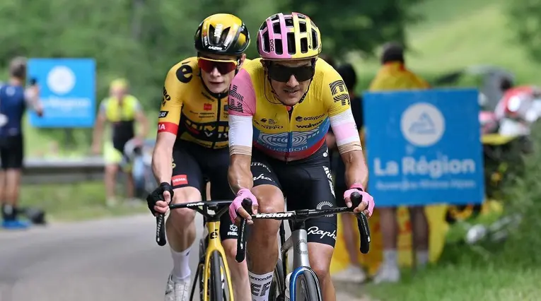 Richard Carapaz busca ascender en la general del Criterium del Dauphiné 2023