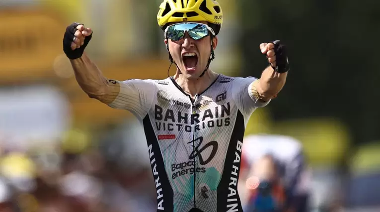 Pello Bilbao ganando la décima etapa del Tour de Francia