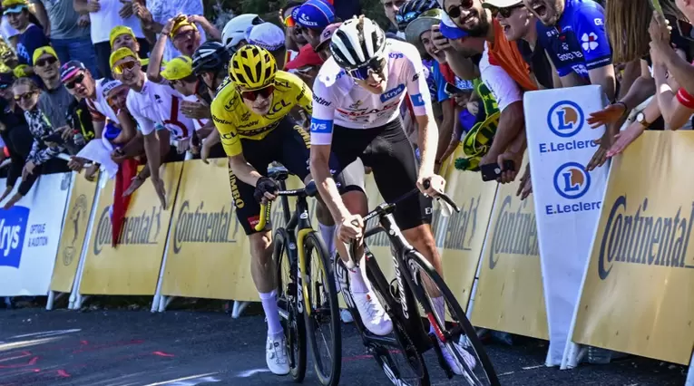 Pogacar y Vingegaard en el Tour de Francia