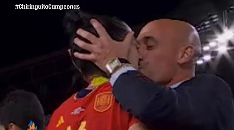Beso de Luis Rubiales a jugadora Jenni Hermoso