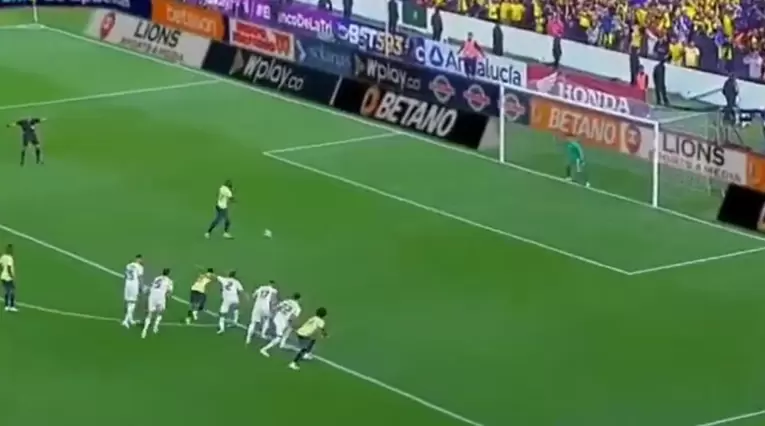 Enner Valencia botó penalti en Ecuador vs Uruguay