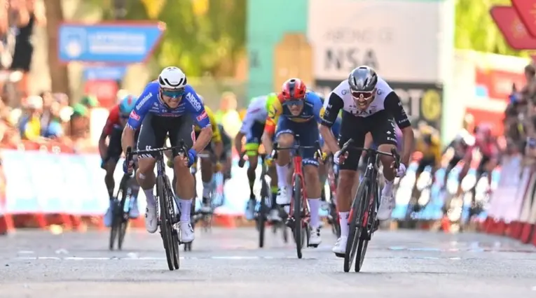 Juan Sebastián Molano y Kaden Groves en la Vuelta a España