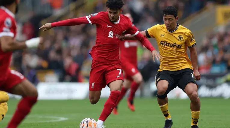 Luis Díaz dio una mano para la remontada de Liverpool ante Wolverhampton