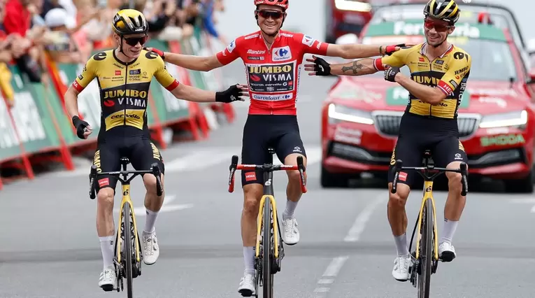 Kuss junto a Roglic y Vingegaard en la penúltima etapa de la Vuelta a España