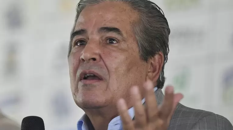 Jorge Luis Pinto, en desacuerdo con varias decisiones que se tomaron en el partido Colombia-Uruguay 
