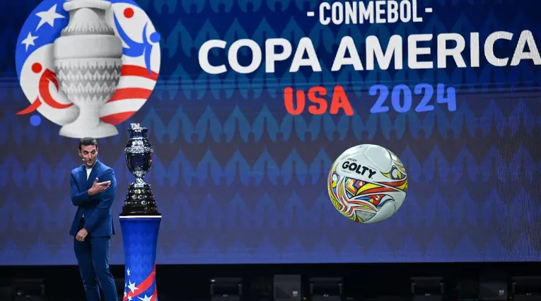 Copa América y balón de la Liga BetPlay