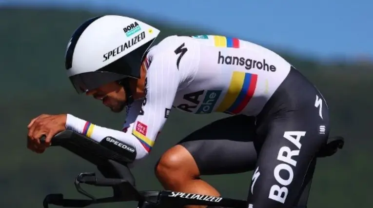 Dani Martínez se llevó por delante a Geraint en el Giro [VIDEO]