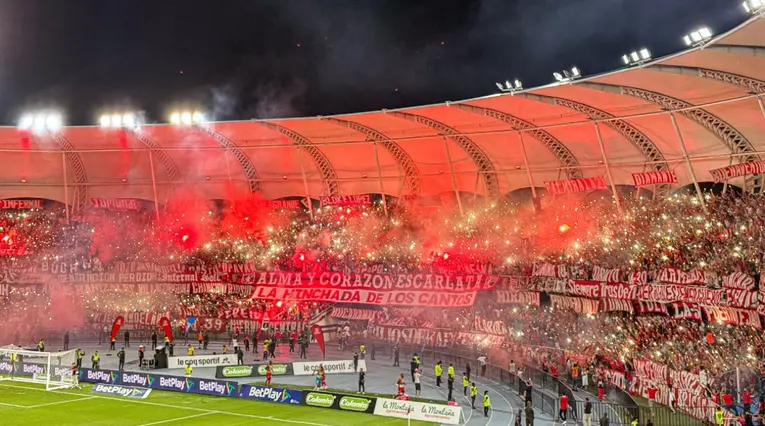 Estadio Pascual Guerrero con hinchas del América 