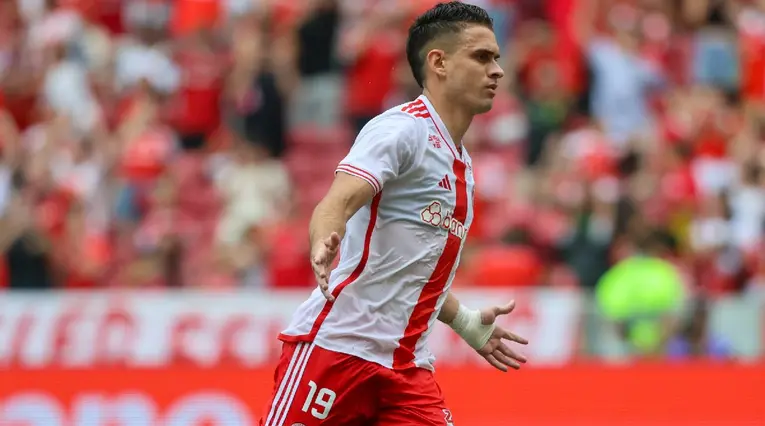 Rafael Santos Borré marcó doblete en Inter de Porto Alegre