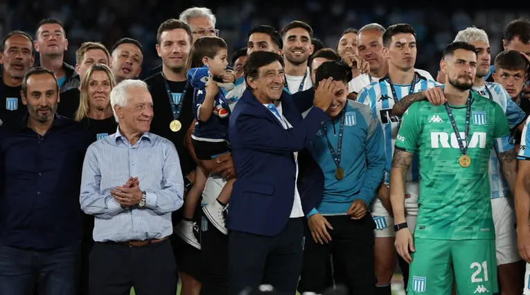 Juan Fernando Quintero en la premiación de Racing