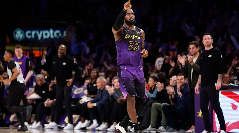 Lakers suma una nueva victoria en la NBA de la mano de LeBron James