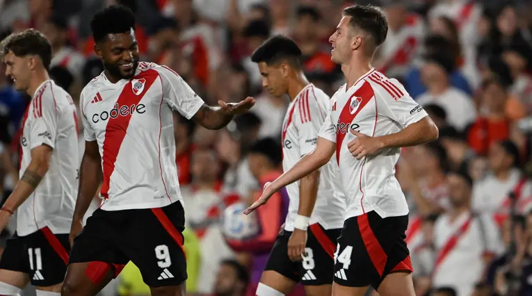Miguel Ángel Borja celebra su gol con River Plate