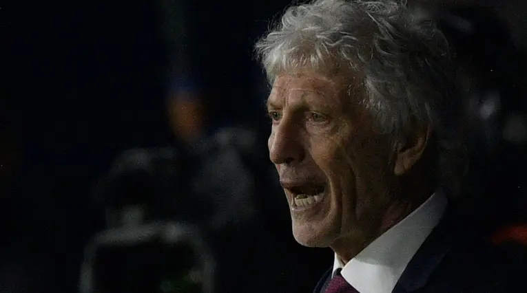 José Néstor Pékerman en banquillo