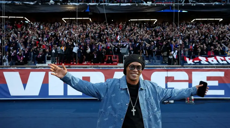 Ronaldinho anuncia nuevo proyecto de formación
