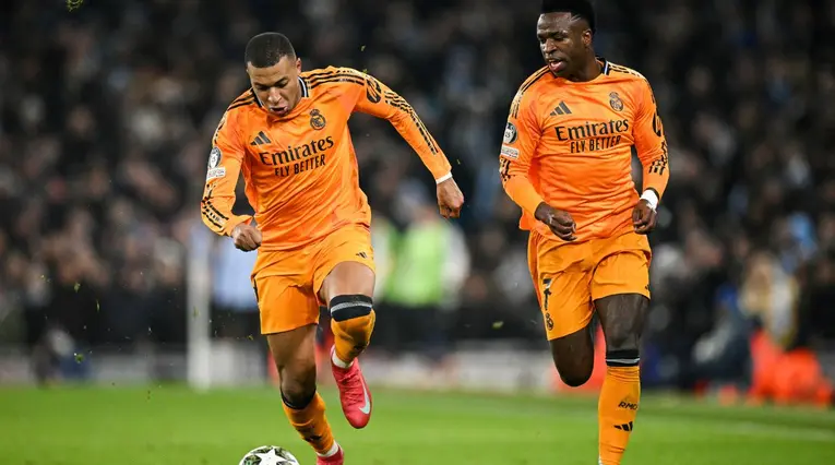 Vinicius reta al Real Madrid y se iría a Arabia por culpa de Mbappé