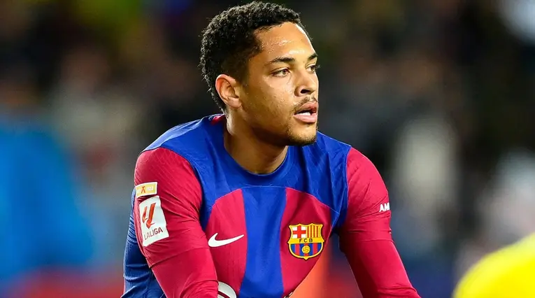 Vitor Roque con Barcelona