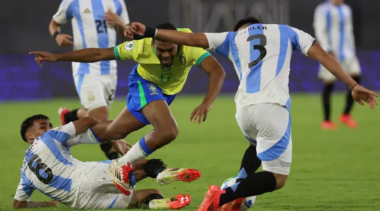 Brasil y Argentina disputan el título del Sudamericano sub20
