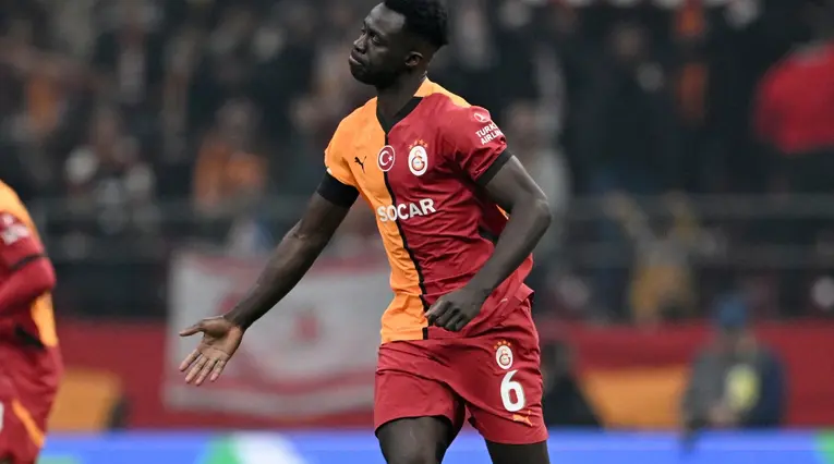 Dávinson Sánchez con el Galatasaray