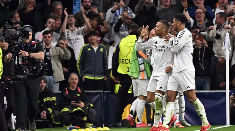 Mbappé le marcó triplete a Manchester City y clasificó a Real Madrid. 