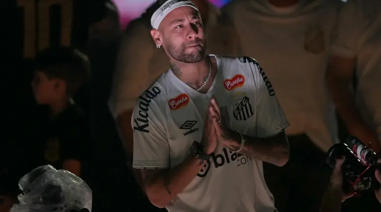 Neymar fue presentado como nuevo jugador del Santos de Brasil