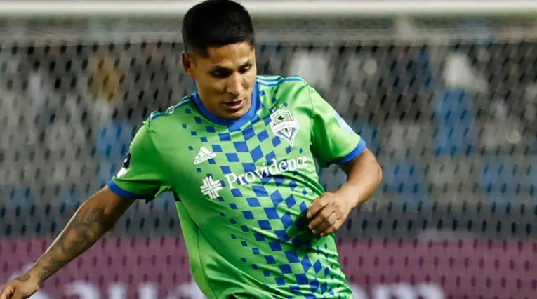 Raúl Ruidíaz delantero de Perú y del Seattle Sounders