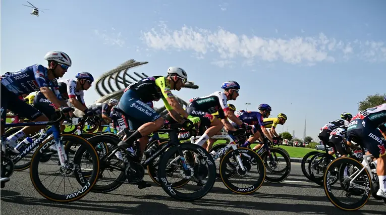 Ciclistas UAE Tour