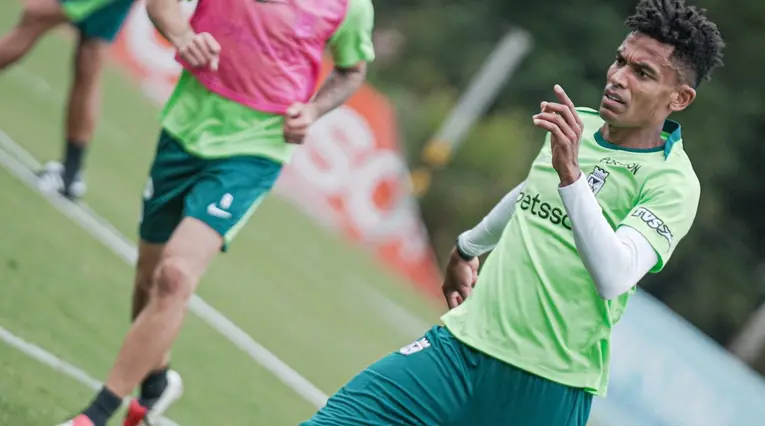 William Tesillo en entrenamiento con Atlético Nacional