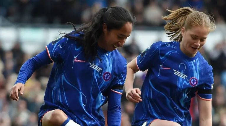 Mayra Ramírez con Chelsea