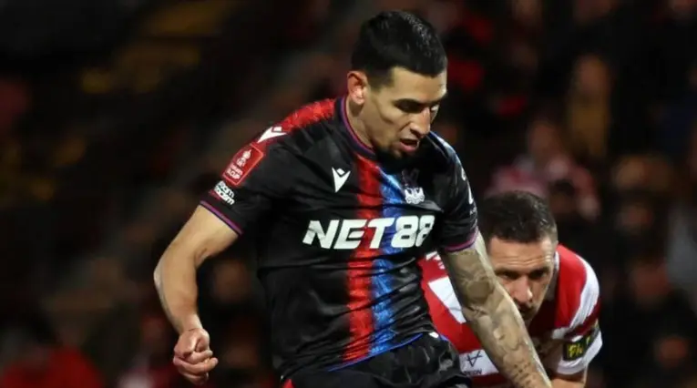 Daniel Muñoz con el Crystal Palace