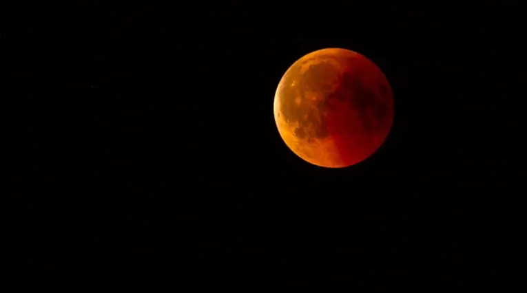 Eclipse Lunar 