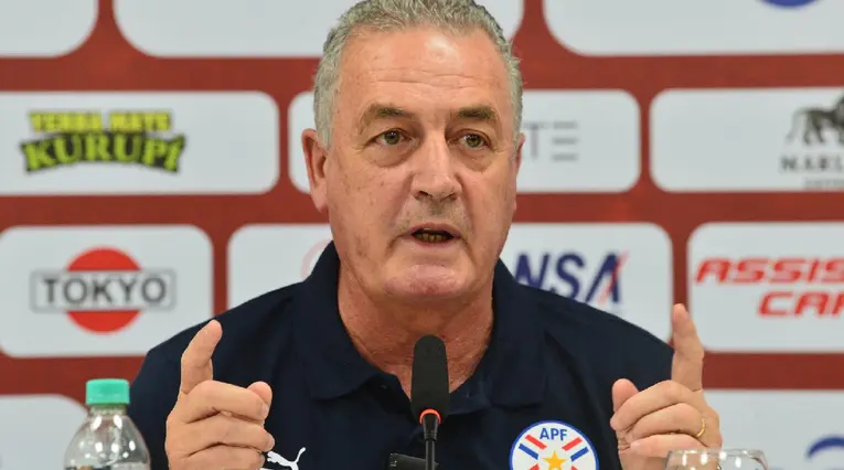 Gustavo Alfaro, técnico de Paraguay