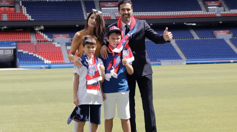 Buffon con sus hijos