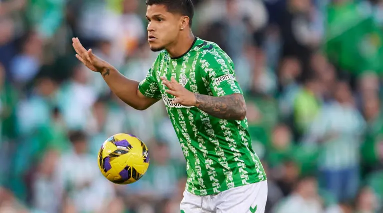 Juan Camilo Hernández con el Betis