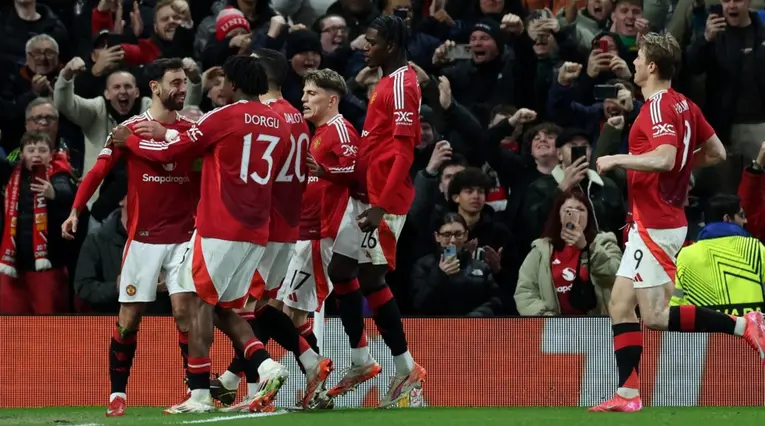 Manchester United celebrando gol en la Europa League 2024-2025