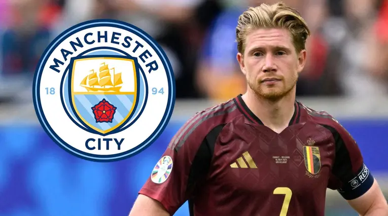 Kevin de Bruyne con la selección de Bélgica y el escudo del Manchester City