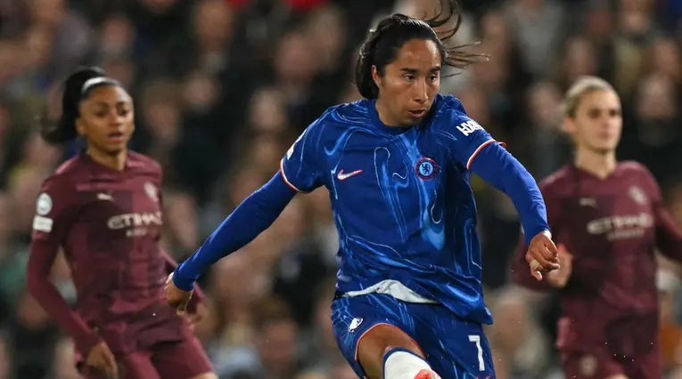 Mayra Ramírez con Chelsea